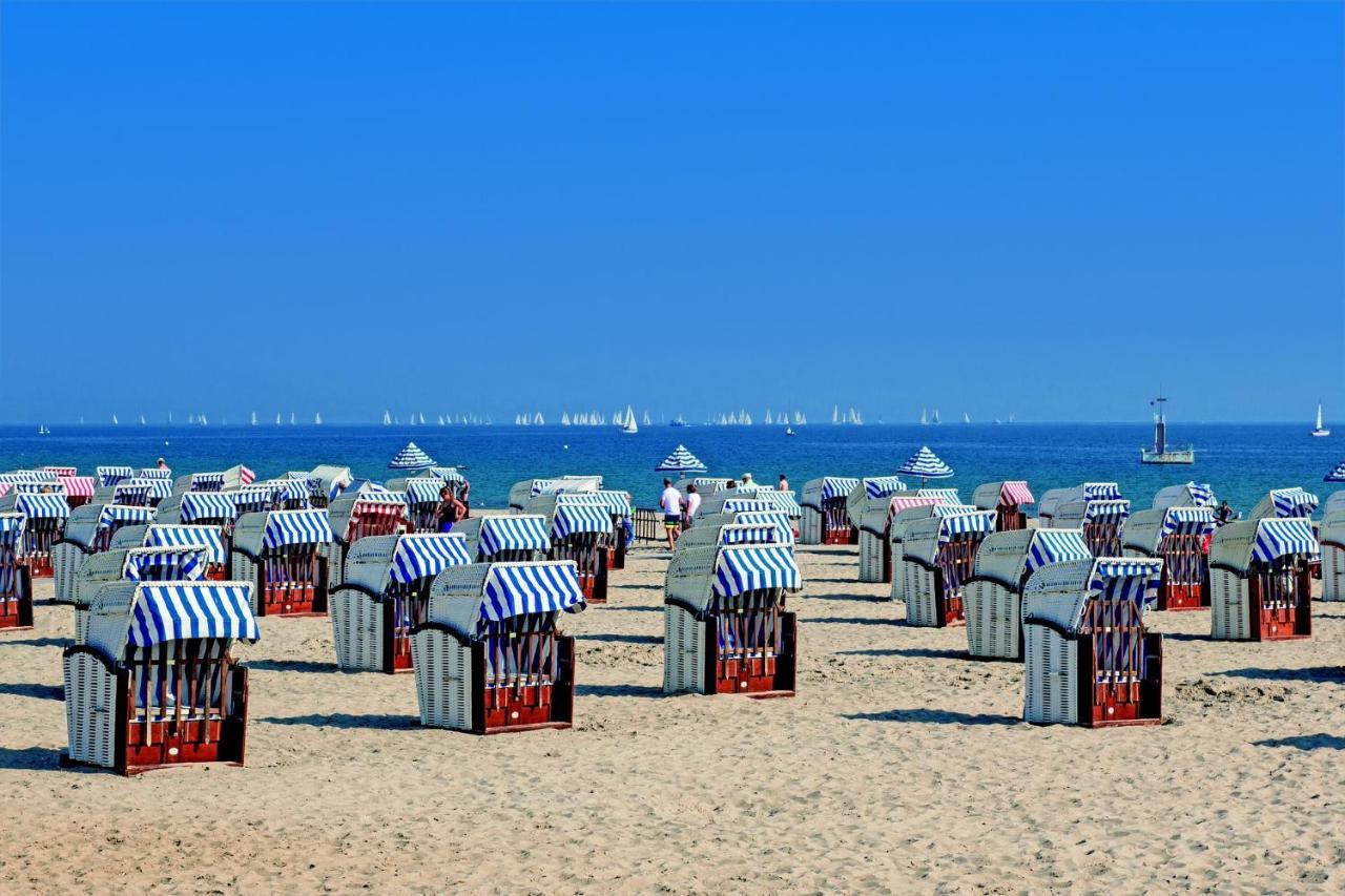 Ferienhaeuschen Kuestenwald Bei Warnemuende, Eigener Garten, Terrasse Mit Strandkorb, 400M Zum Strand ディードリッヒシュハーゲン エクステリア 写真
